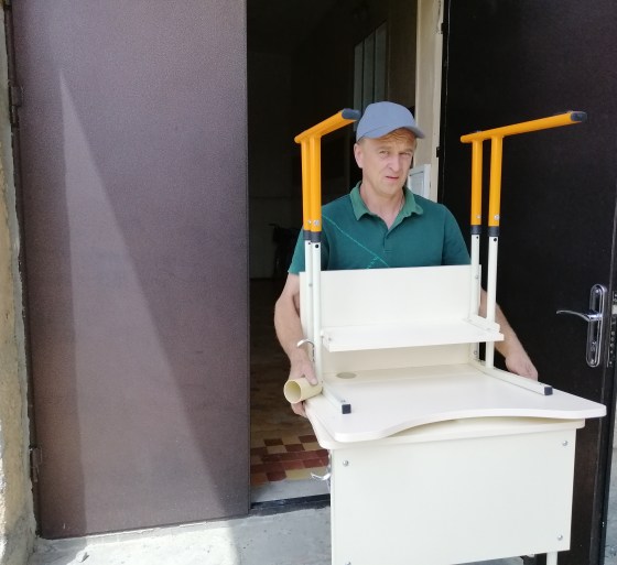 В начале июля в учреждения общего среднего образования Богодуховского района завезено очередную партию современных комплектов школьной мебели для учебных кабинетов начальной школы